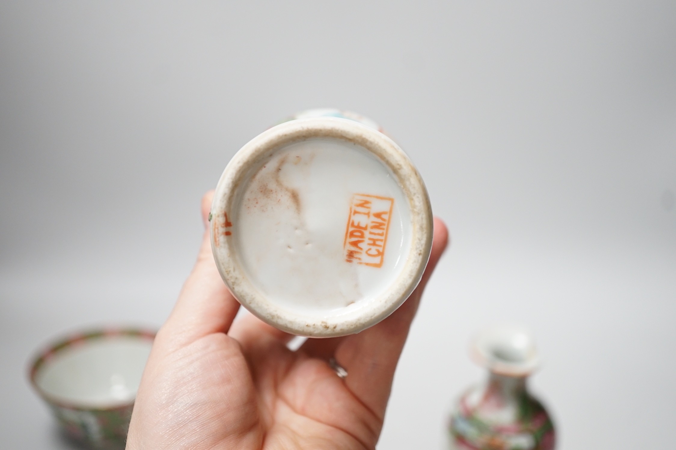 A group of 19th/20th century Chinese enamelled porcelain and a Samson armorial plate